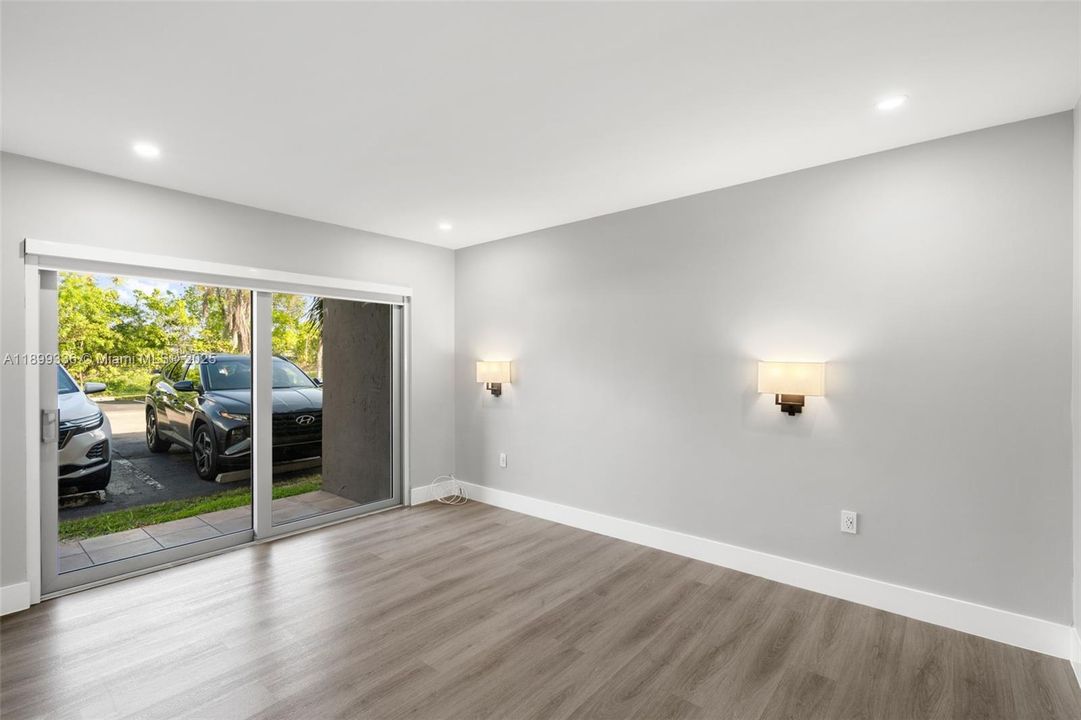 Recently Rented: $2,300 (2 beds, 1 baths, 958 Square Feet)