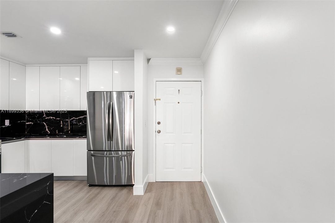 Recently Rented: $2,300 (2 beds, 1 baths, 958 Square Feet)