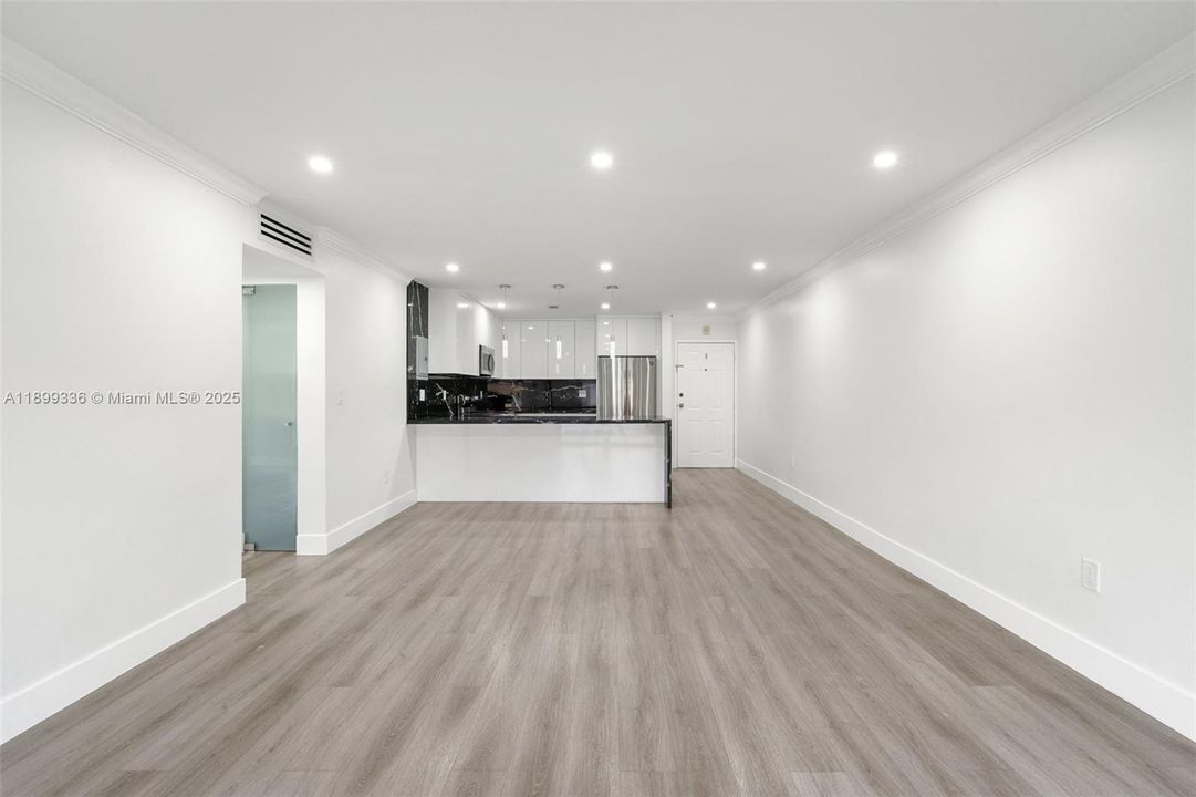 Recently Rented: $2,300 (2 beds, 1 baths, 958 Square Feet)