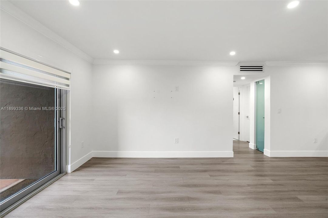 Recently Rented: $2,300 (2 beds, 1 baths, 958 Square Feet)