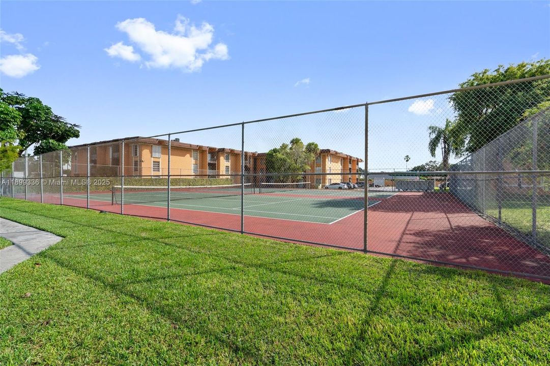 Recently Rented: $2,300 (2 beds, 1 baths, 958 Square Feet)