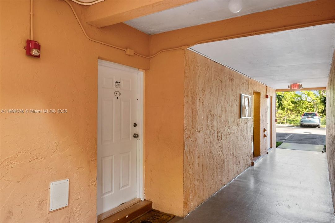 Recently Rented: $2,300 (2 beds, 1 baths, 958 Square Feet)