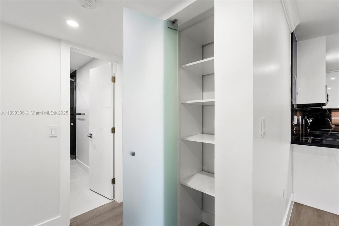 Recently Rented: $2,300 (2 beds, 1 baths, 958 Square Feet)