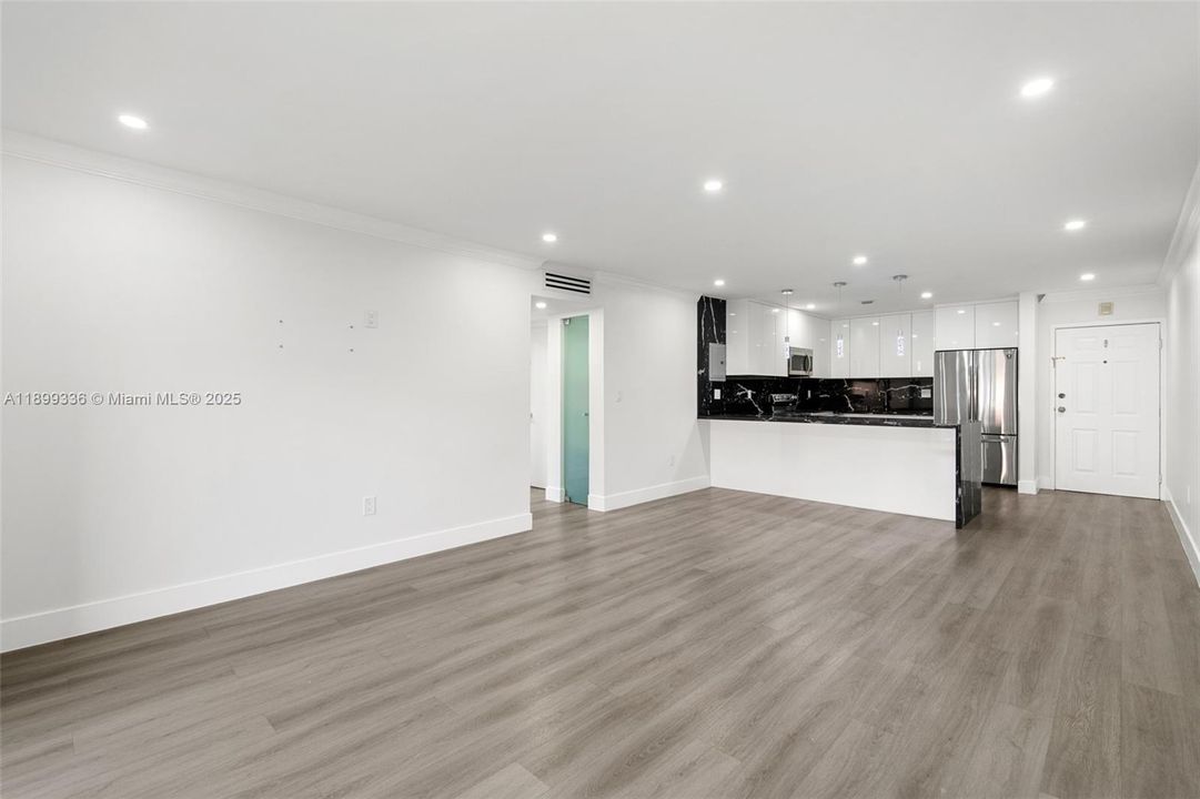 Recently Rented: $2,300 (2 beds, 1 baths, 958 Square Feet)