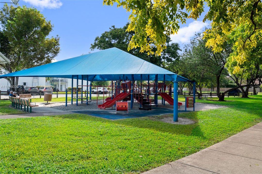 Recently Rented: $2,300 (2 beds, 1 baths, 958 Square Feet)