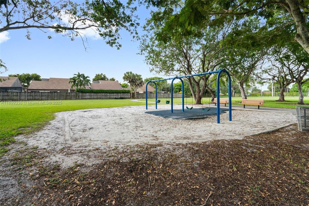 Recently Rented: $2,300 (2 beds, 1 baths, 958 Square Feet)