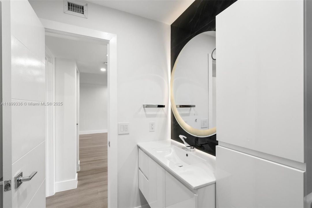 Recently Rented: $2,300 (2 beds, 1 baths, 958 Square Feet)