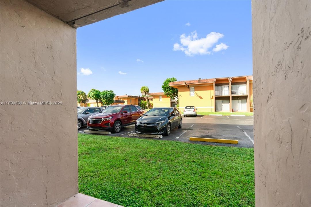 Recently Rented: $2,300 (2 beds, 1 baths, 958 Square Feet)