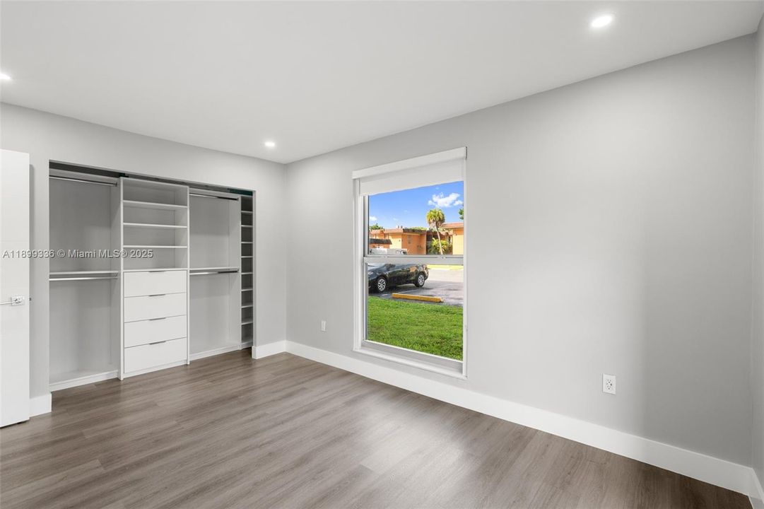 Recently Rented: $2,300 (2 beds, 1 baths, 958 Square Feet)