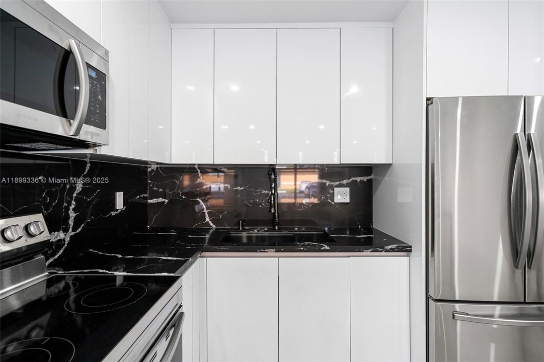 Recently Rented: $2,300 (2 beds, 1 baths, 958 Square Feet)