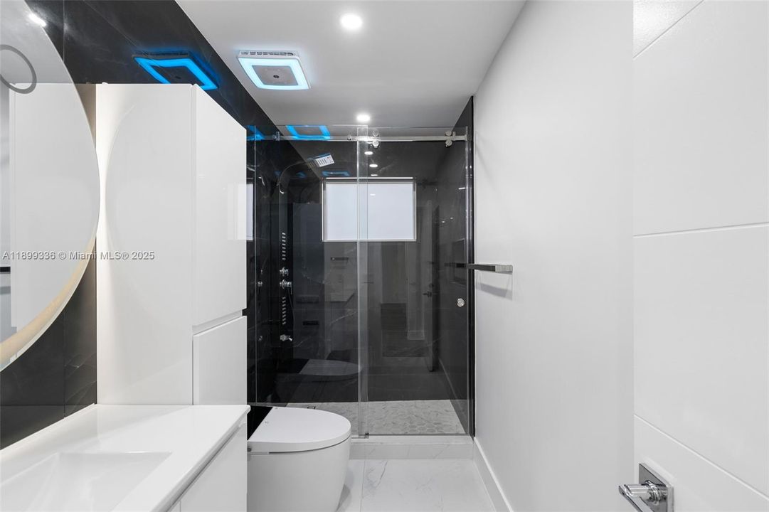 Recently Rented: $2,300 (2 beds, 1 baths, 958 Square Feet)