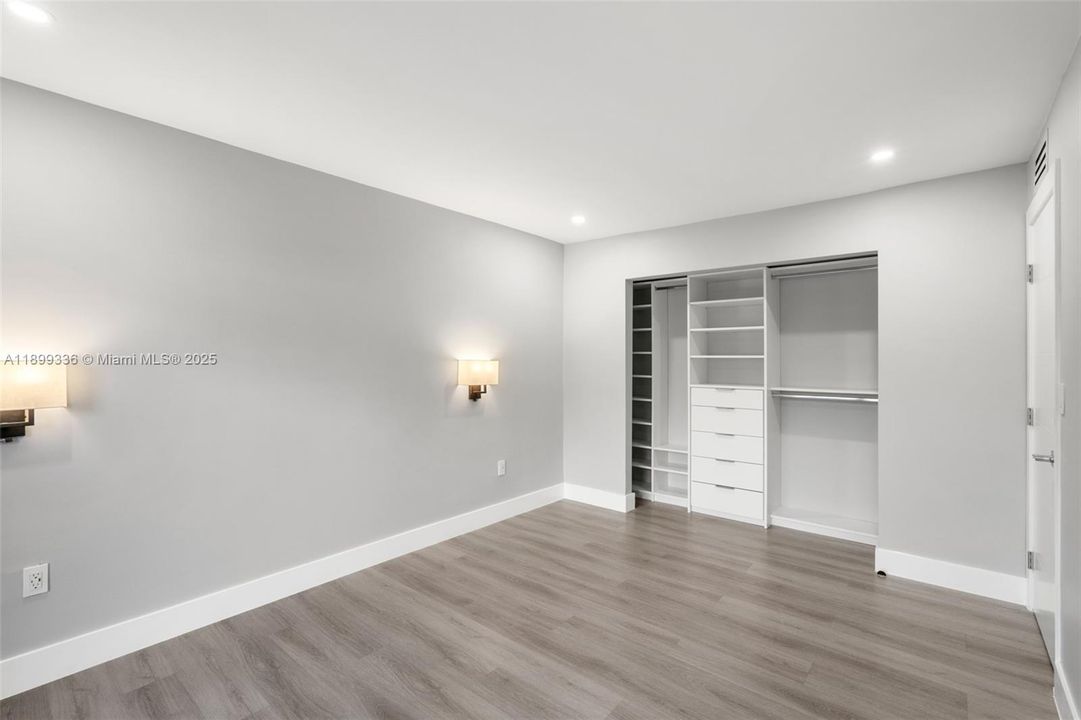 Recently Rented: $2,300 (2 beds, 1 baths, 958 Square Feet)