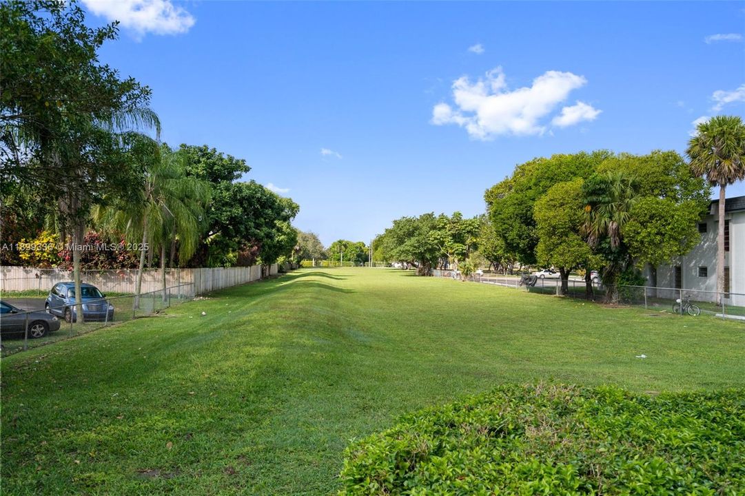 Recently Rented: $2,300 (2 beds, 1 baths, 958 Square Feet)