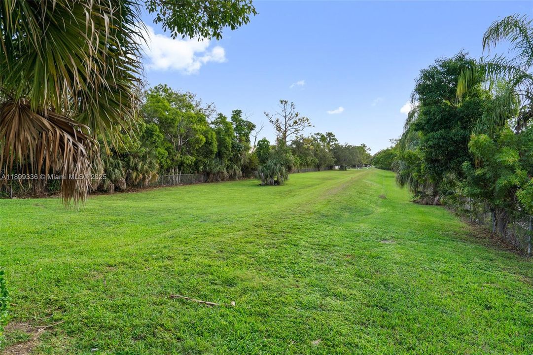 Recently Rented: $2,300 (2 beds, 1 baths, 958 Square Feet)