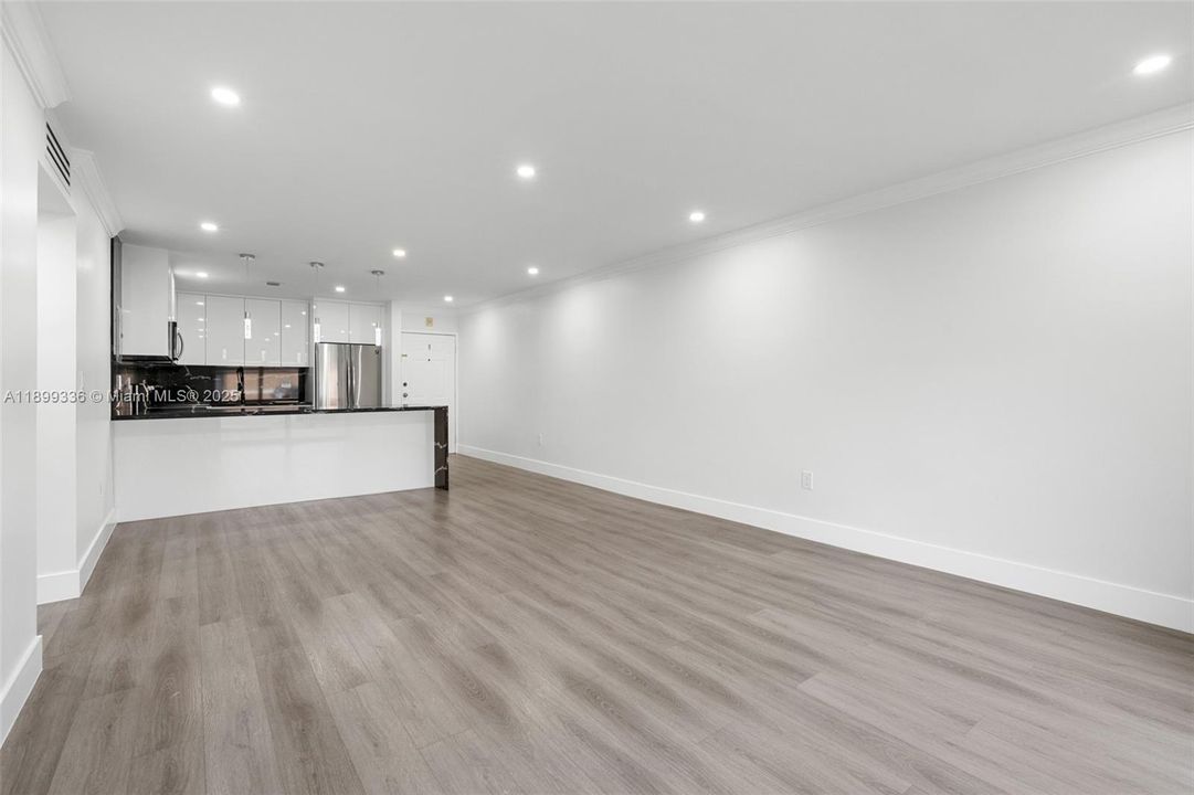 Recently Rented: $2,300 (2 beds, 1 baths, 958 Square Feet)