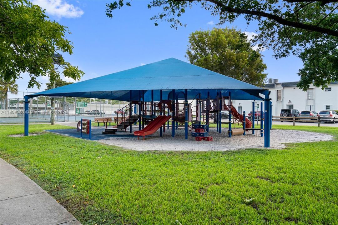 Recently Rented: $2,300 (2 beds, 1 baths, 958 Square Feet)