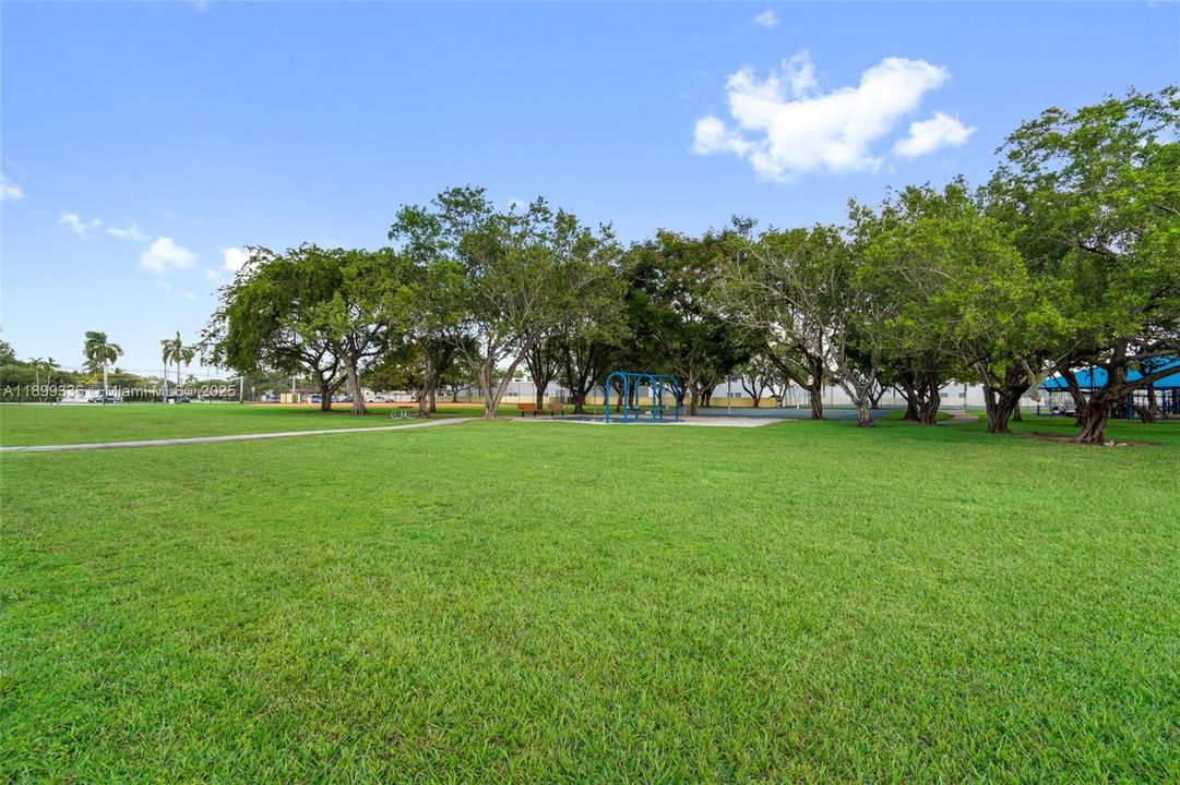 Recently Rented: $2,300 (2 beds, 1 baths, 958 Square Feet)