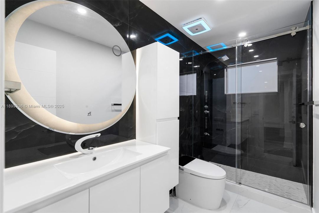 Recently Rented: $2,300 (2 beds, 1 baths, 958 Square Feet)