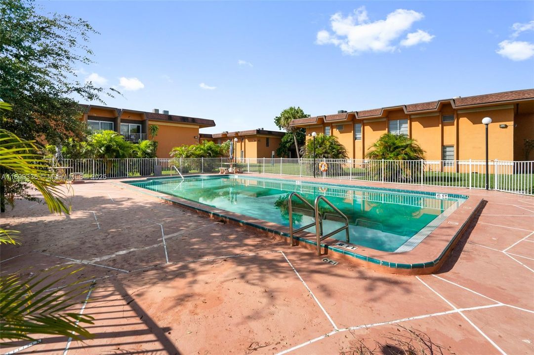 Recently Rented: $2,300 (2 beds, 1 baths, 958 Square Feet)