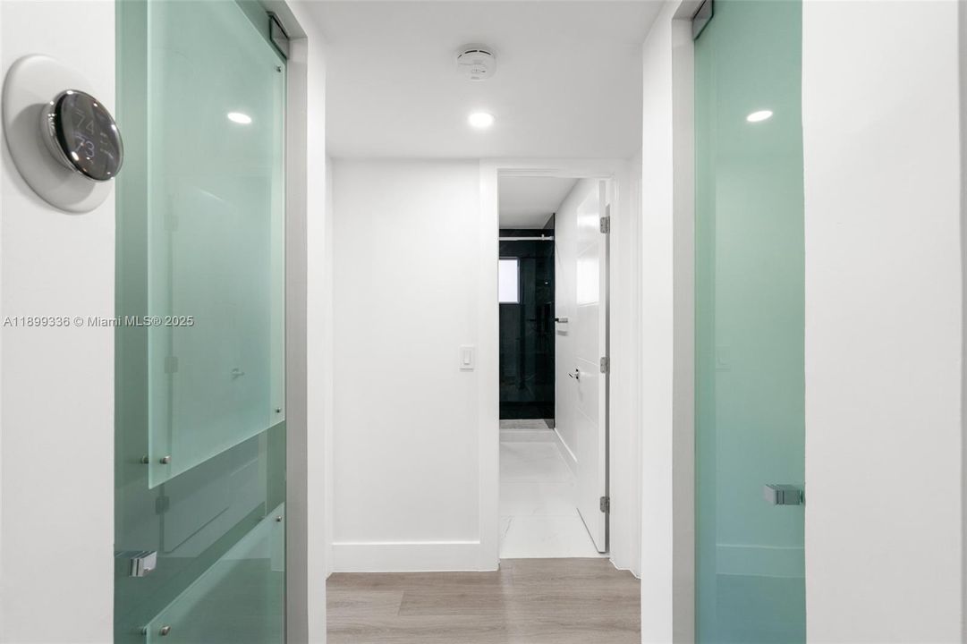 Recently Rented: $2,300 (2 beds, 1 baths, 958 Square Feet)