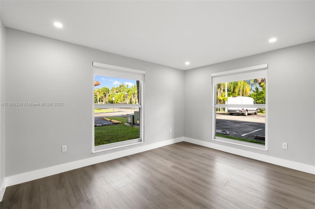 Recently Rented: $2,300 (2 beds, 1 baths, 958 Square Feet)