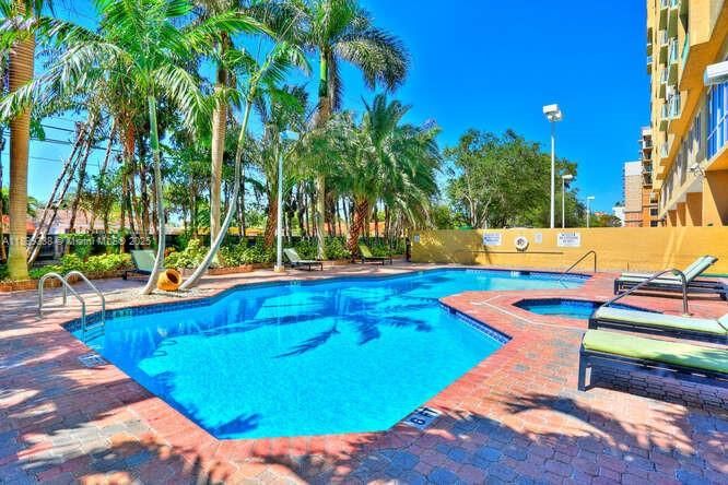 Recently Rented: $2,600 (2 beds, 2 baths, 828 Square Feet)