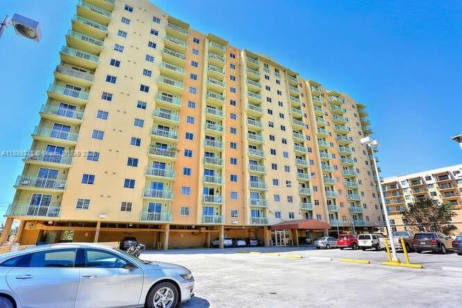 Recently Rented: $2,600 (2 beds, 2 baths, 828 Square Feet)