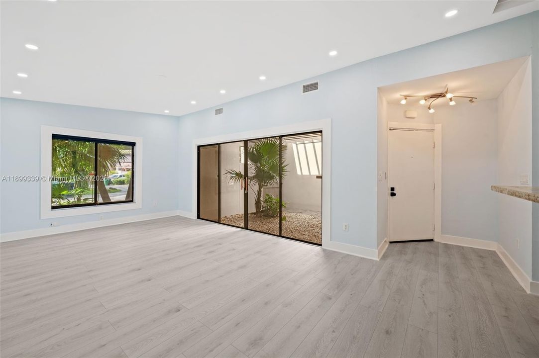 Recently Rented: $3,000 (2 beds, 2 baths, 1246 Square Feet)