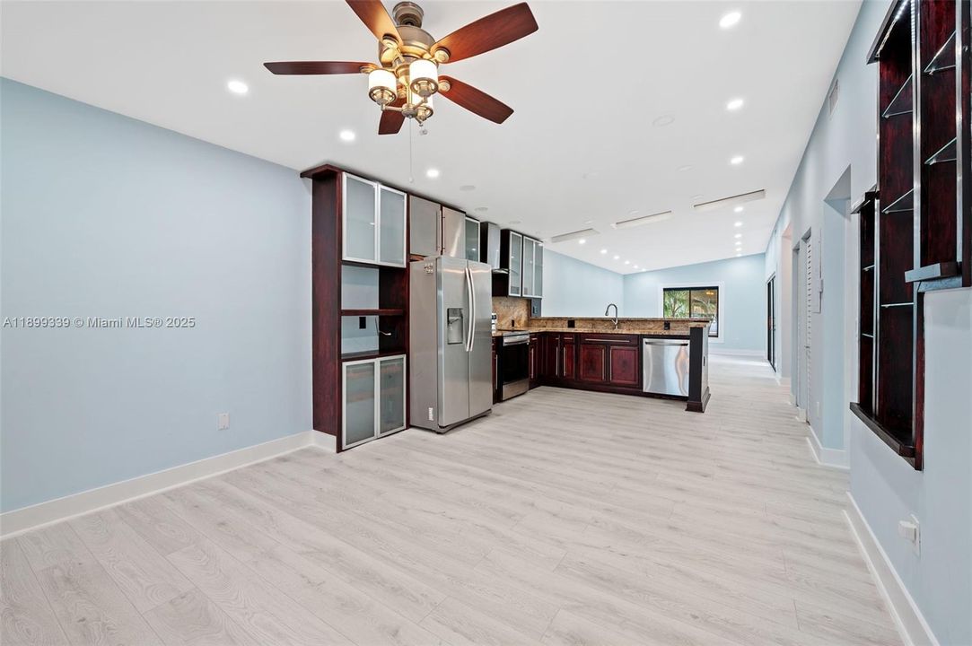 Recently Rented: $3,000 (2 beds, 2 baths, 1246 Square Feet)