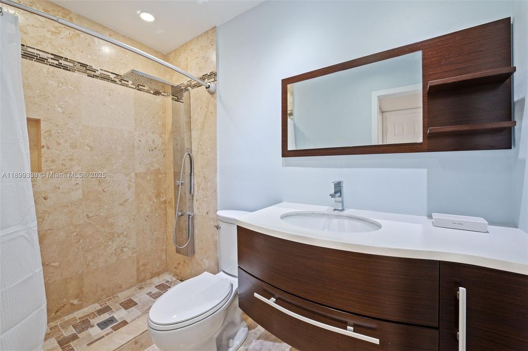 Recently Rented: $3,000 (2 beds, 2 baths, 1246 Square Feet)