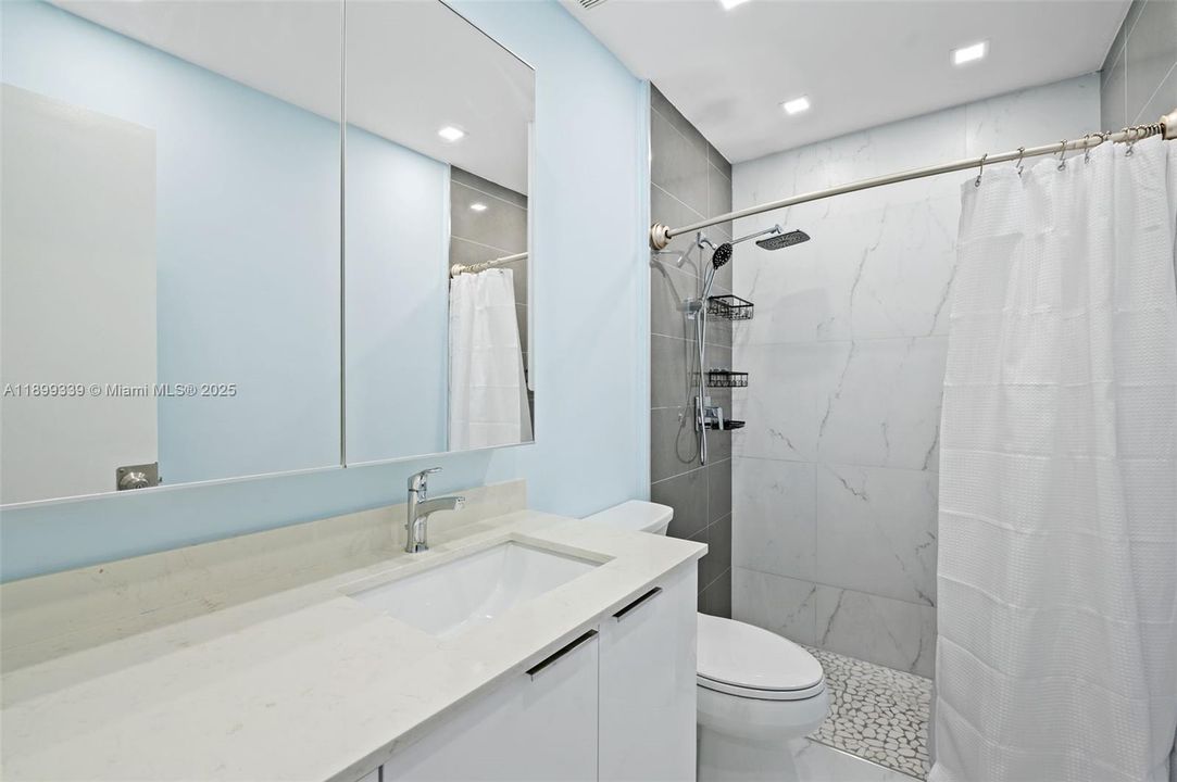 Recently Rented: $3,000 (2 beds, 2 baths, 1246 Square Feet)