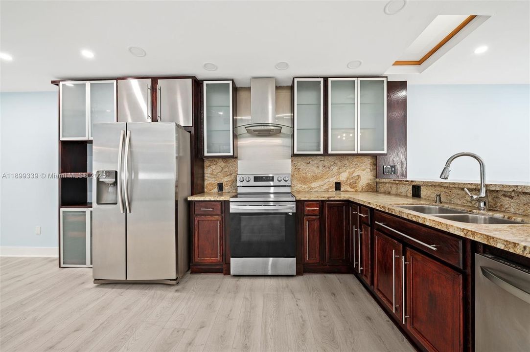 Recently Rented: $3,000 (2 beds, 2 baths, 1246 Square Feet)