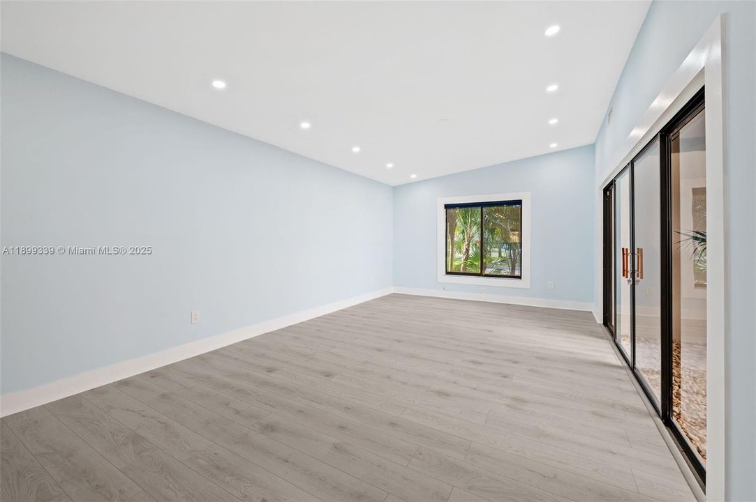 Recently Rented: $3,000 (2 beds, 2 baths, 1246 Square Feet)