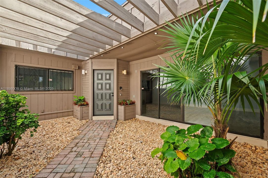 Recently Rented: $3,000 (2 beds, 2 baths, 1246 Square Feet)