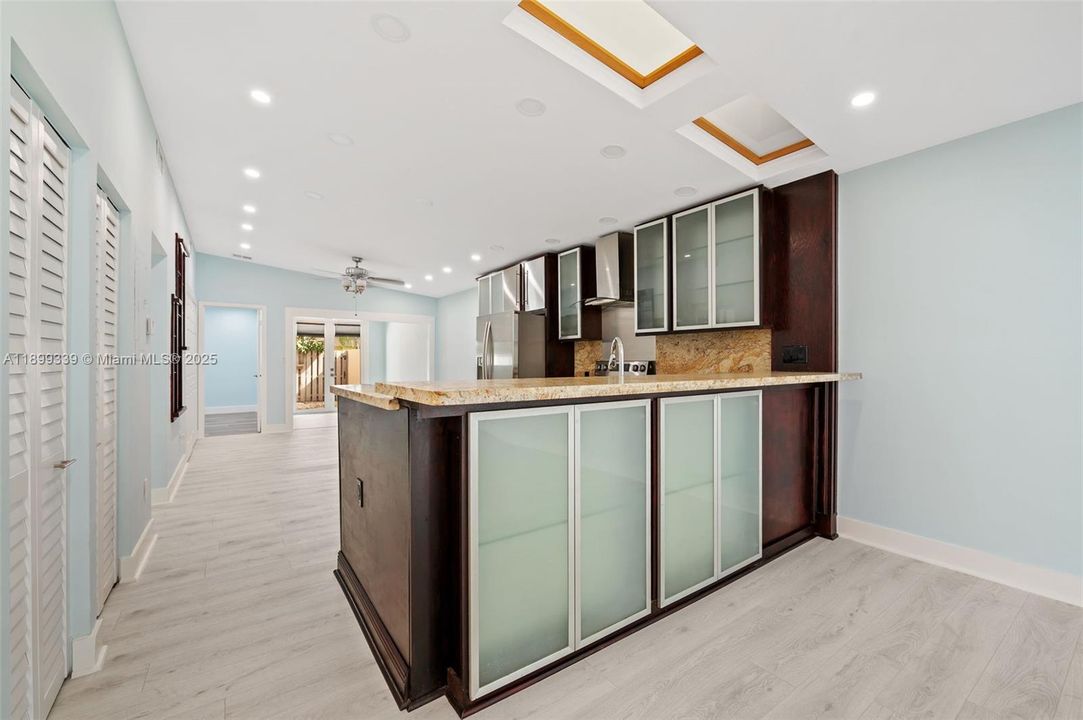 Recently Rented: $3,000 (2 beds, 2 baths, 1246 Square Feet)