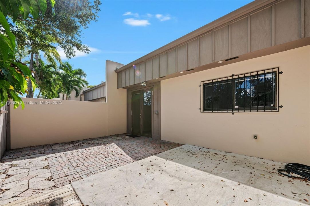 Recently Rented: $3,000 (2 beds, 2 baths, 1246 Square Feet)