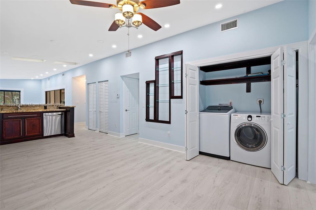 Recently Rented: $3,000 (2 beds, 2 baths, 1246 Square Feet)