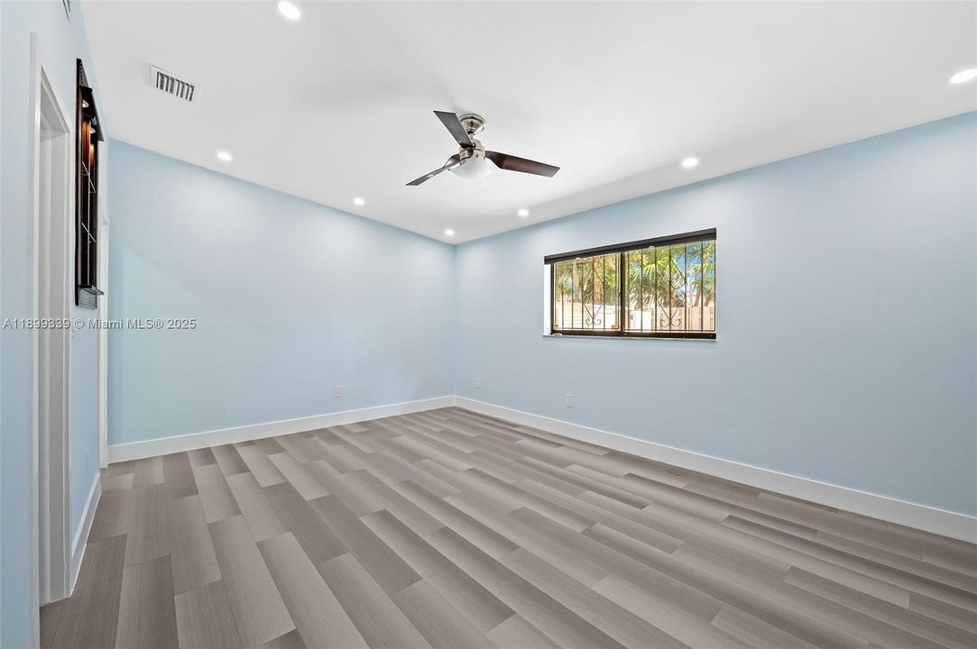 Recently Rented: $3,000 (2 beds, 2 baths, 1246 Square Feet)