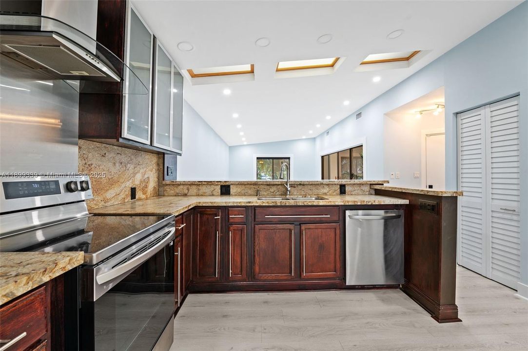 Recently Rented: $3,000 (2 beds, 2 baths, 1246 Square Feet)