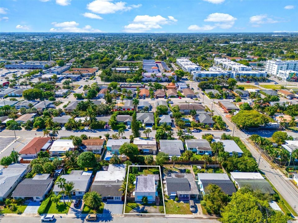 Active With Contract: $329,999 (2 beds, 2 baths, 945 Square Feet)