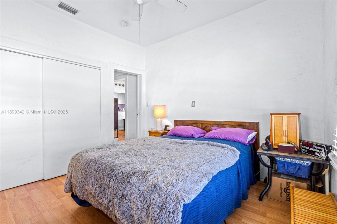 Active With Contract: $329,999 (2 beds, 2 baths, 945 Square Feet)