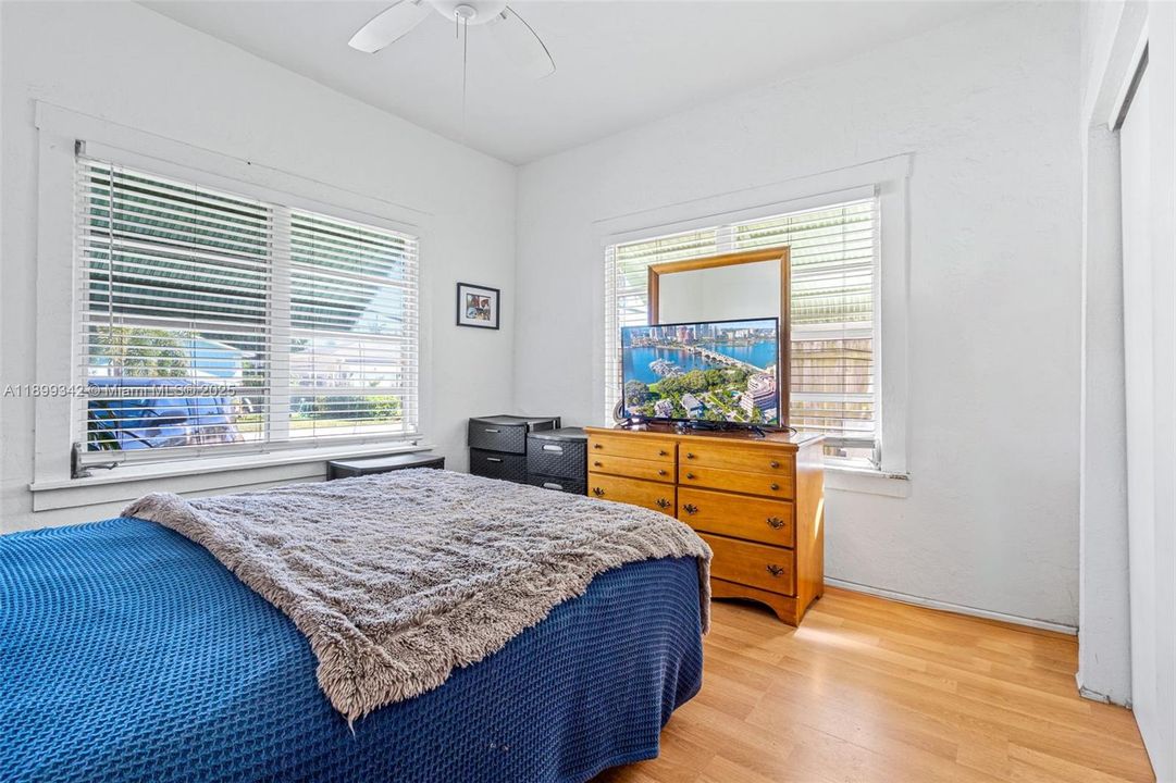 Active With Contract: $329,999 (2 beds, 2 baths, 945 Square Feet)