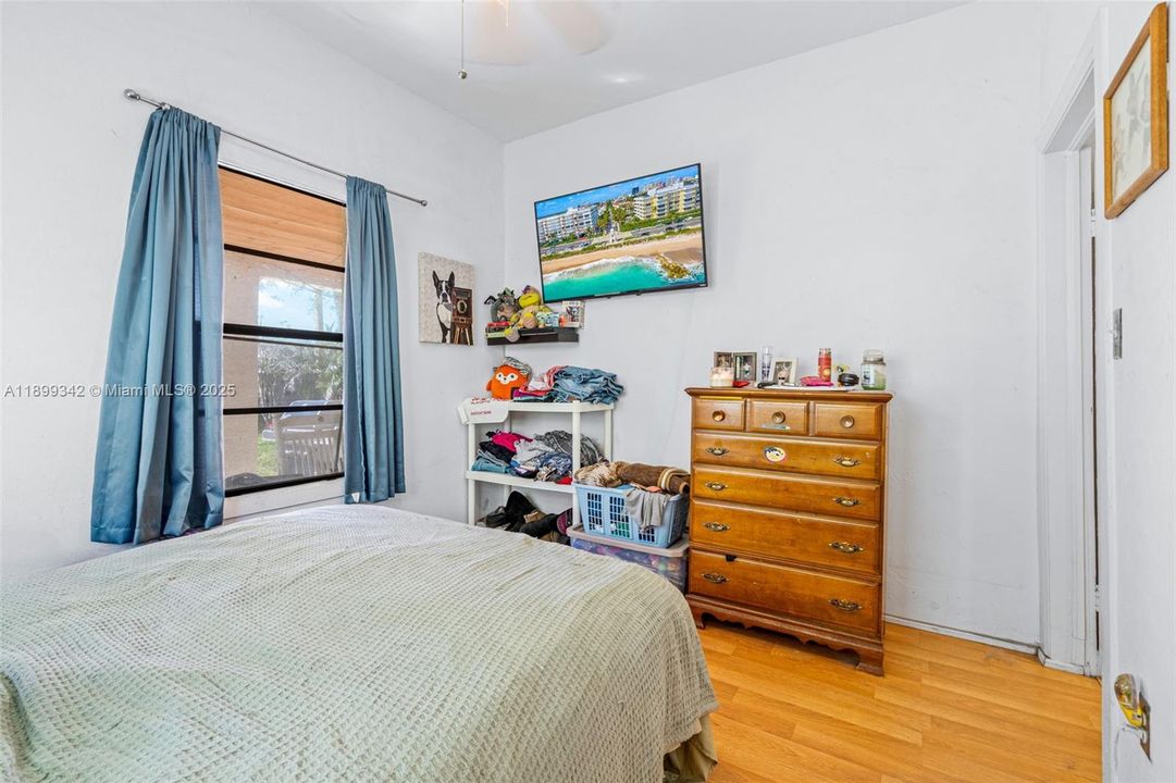 Active With Contract: $329,999 (2 beds, 2 baths, 945 Square Feet)