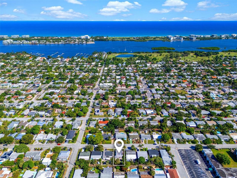 Active With Contract: $329,999 (2 beds, 2 baths, 945 Square Feet)