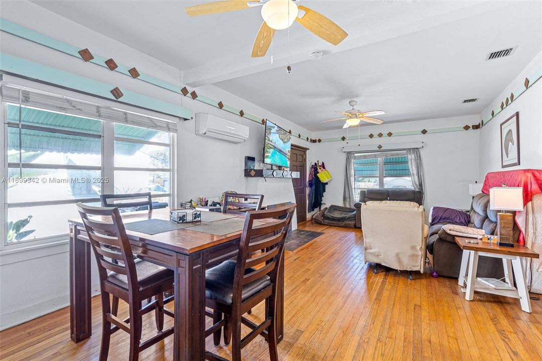 Active With Contract: $329,999 (2 beds, 2 baths, 945 Square Feet)