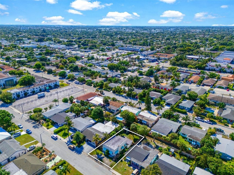 Active With Contract: $329,999 (2 beds, 2 baths, 945 Square Feet)