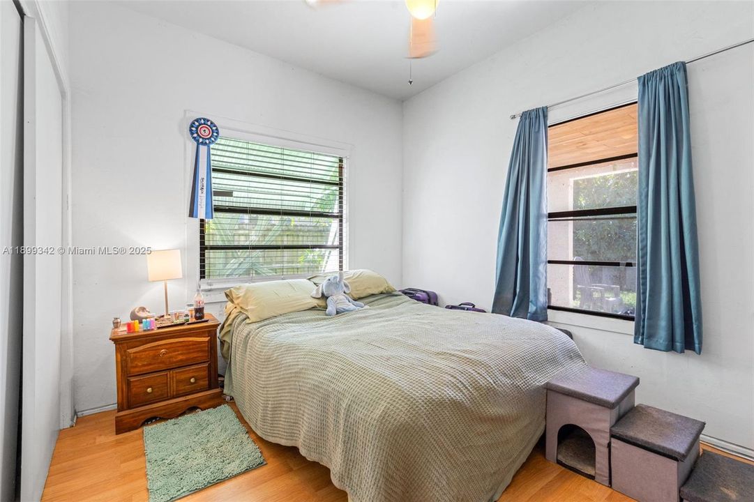 Active With Contract: $329,999 (2 beds, 2 baths, 945 Square Feet)