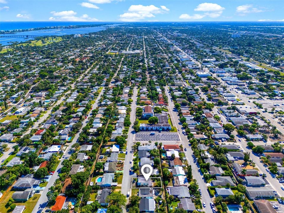 Active With Contract: $329,999 (2 beds, 2 baths, 945 Square Feet)