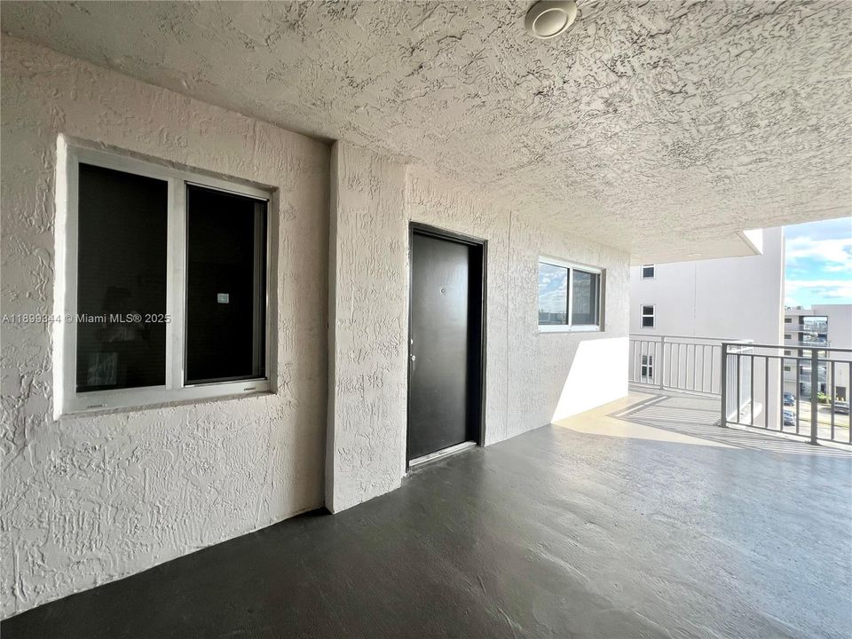 Recently Rented: $2,100 (2 beds, 2 baths, 1000 Square Feet)