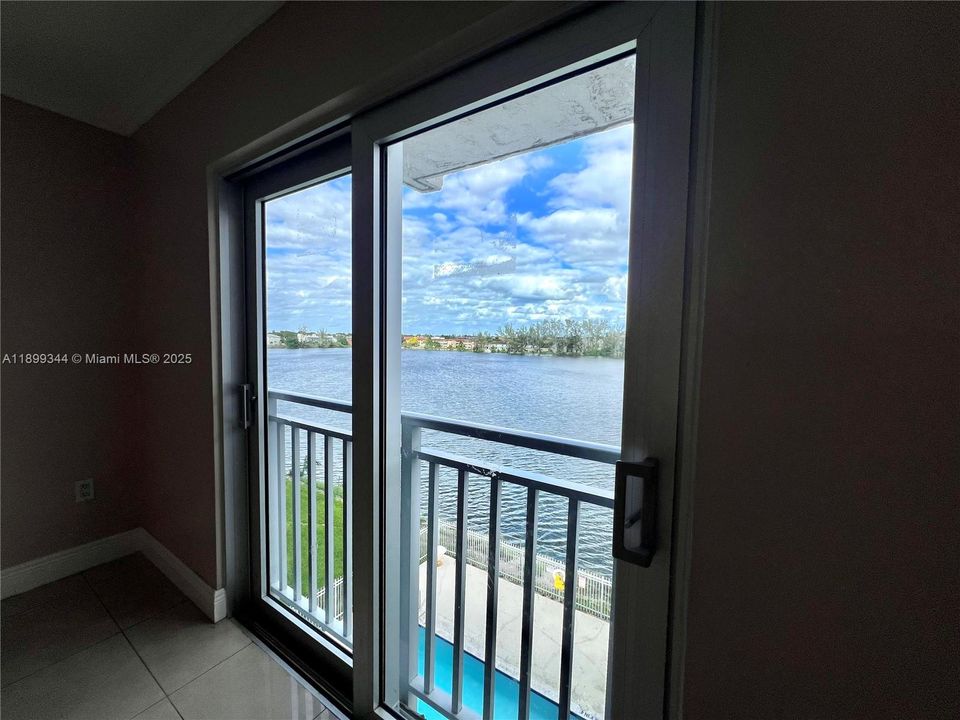 Recently Rented: $2,100 (2 beds, 2 baths, 1000 Square Feet)